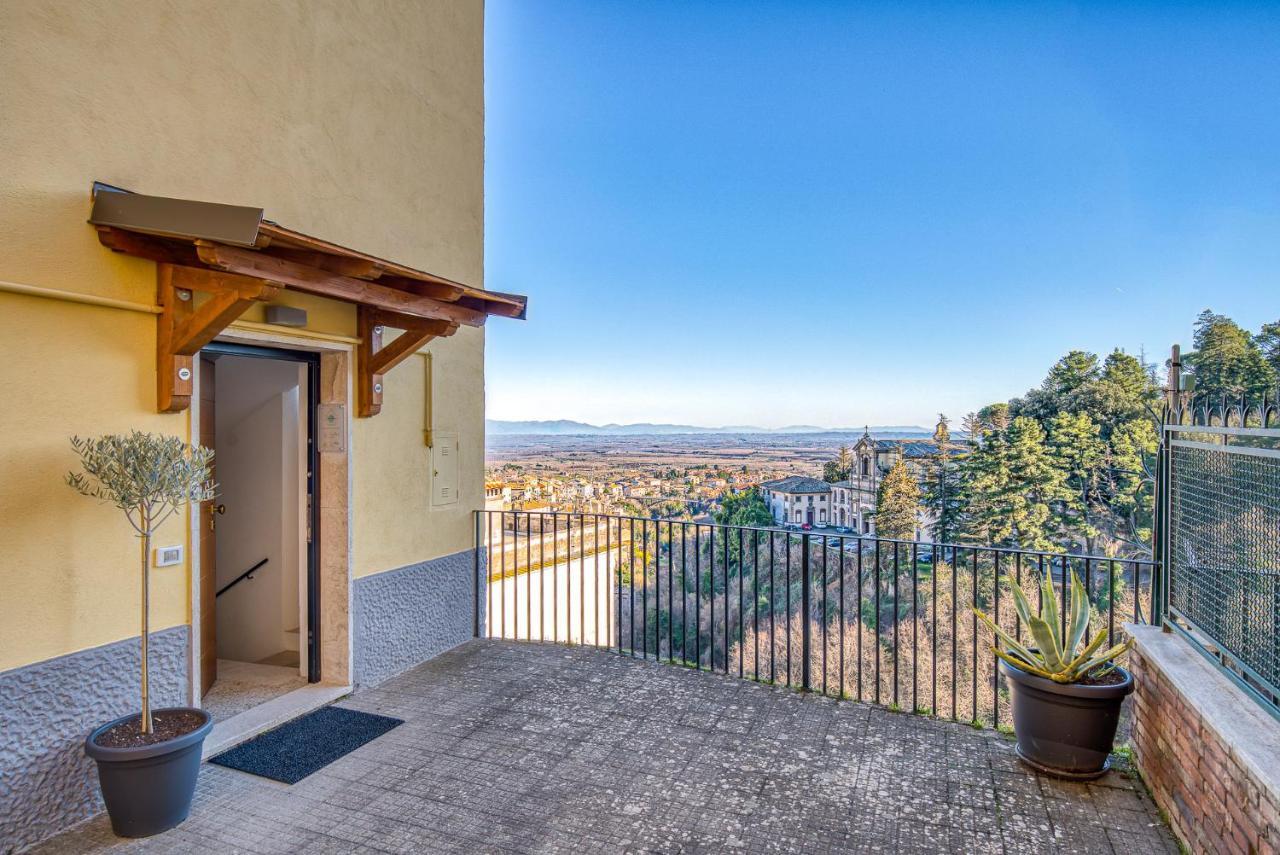 Casa Checca Appartamenti Per Vacanze Caprarola Kültér fotó